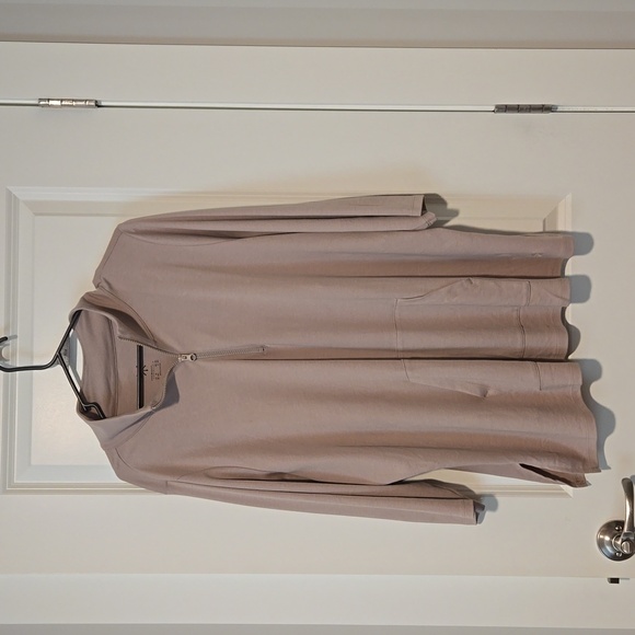 Iasac Mizrahi three quarter sleeve half zip top. - Picture 2 of 3